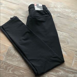 Under Armour black taper M
